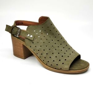 Steve Madden Ginelle Olive Green Suede Lug Heel Peep Toe Ankle Strap Shoes 7